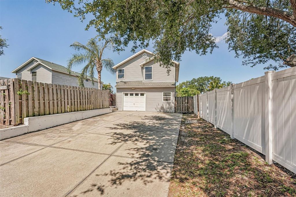 Photo of 5102 Moeller Avenue, Sarasota, FL 34233 (MLS # A4691946)