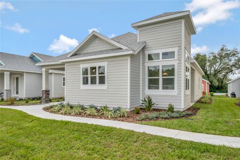 A home in DELAND