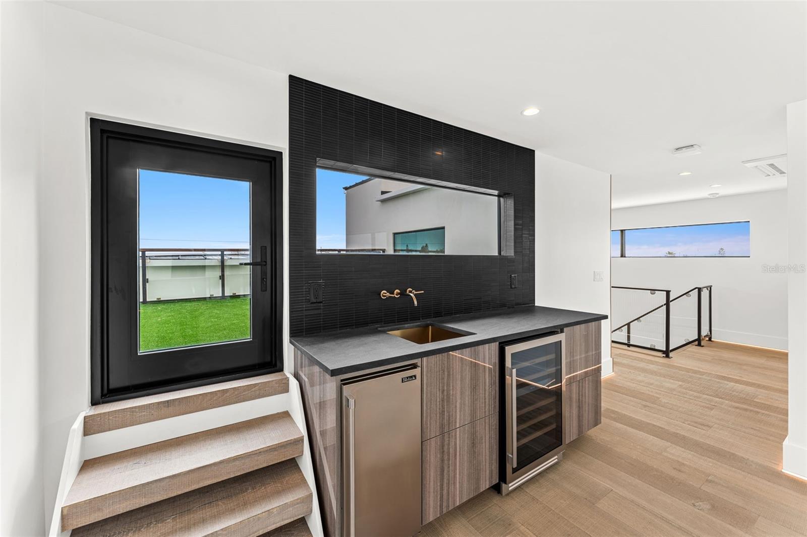 NEW SMYRNA BRIDGE & INV CO 01 - Residential