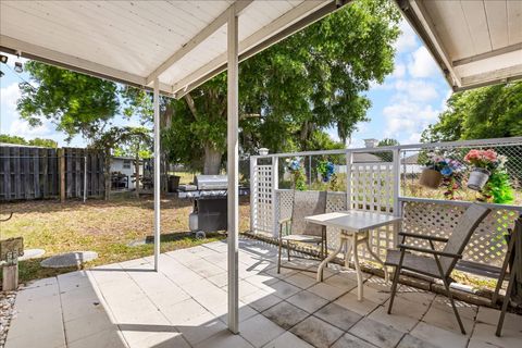 Tiny photo for 11504 Hickory Lane, Tavares, FL 32778 (MLS # O6393253)