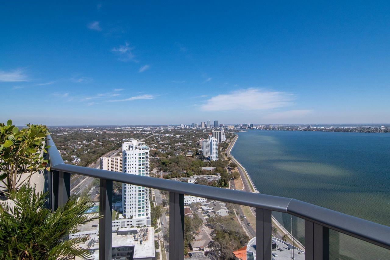 RITZ CARLTON RESIDENCES TOWER II - Residential