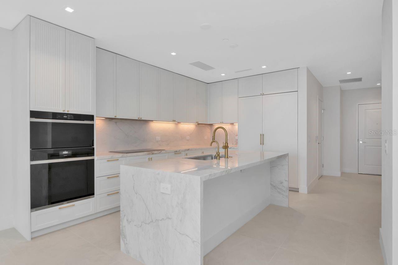 RITZ CARLTON RESIDENCES TOWER II - Residential