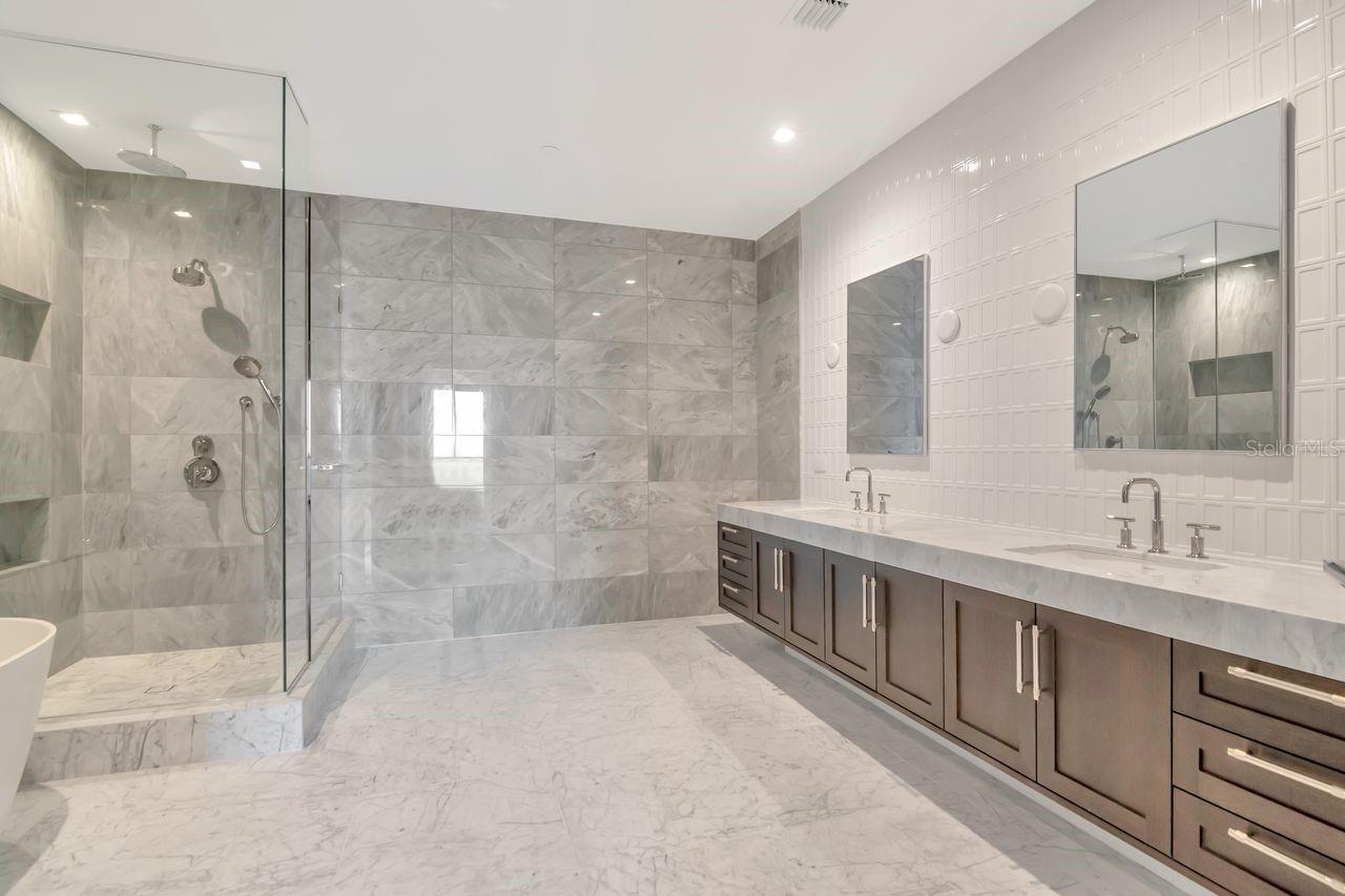 RITZ CARLTON RESIDENCES TOWER II - Residential