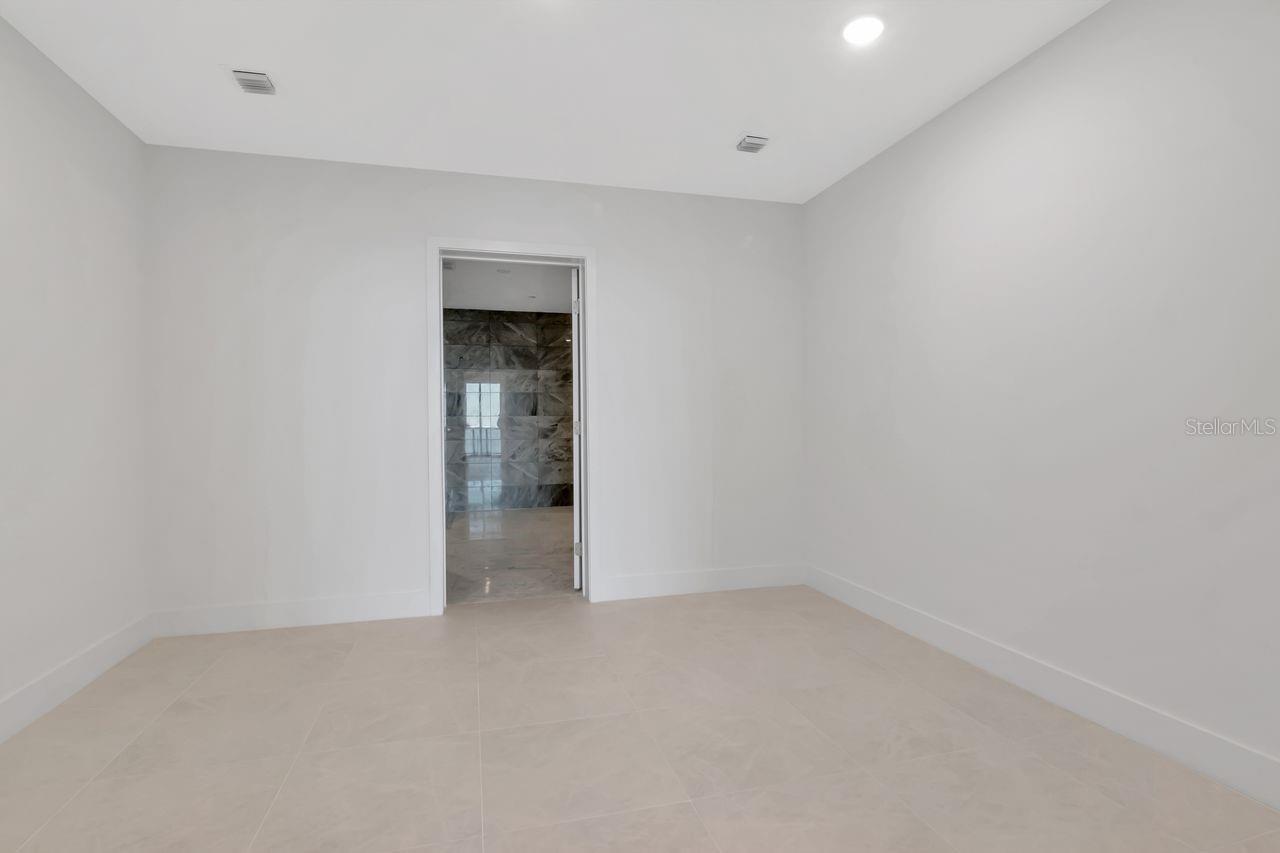 RITZ CARLTON RESIDENCES TOWER II - Residential