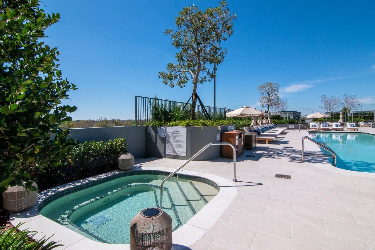 RITZ CARLTON RESIDENCES TOWER II - Residential