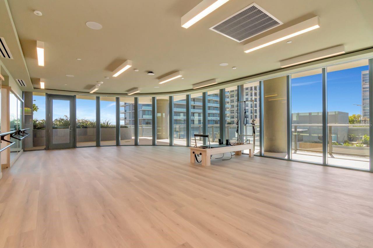 RITZ CARLTON RESIDENCES TOWER II - Residential