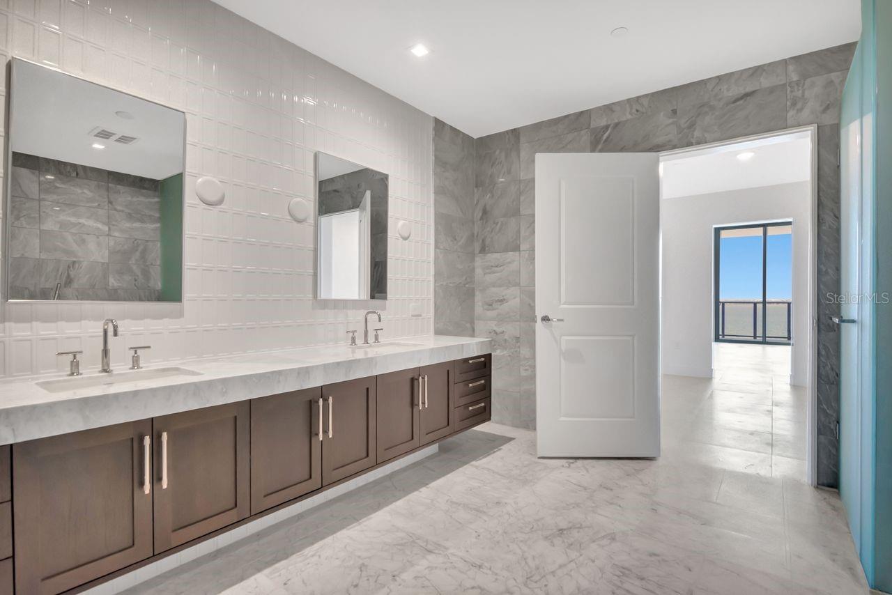 RITZ CARLTON RESIDENCES TOWER II - Residential