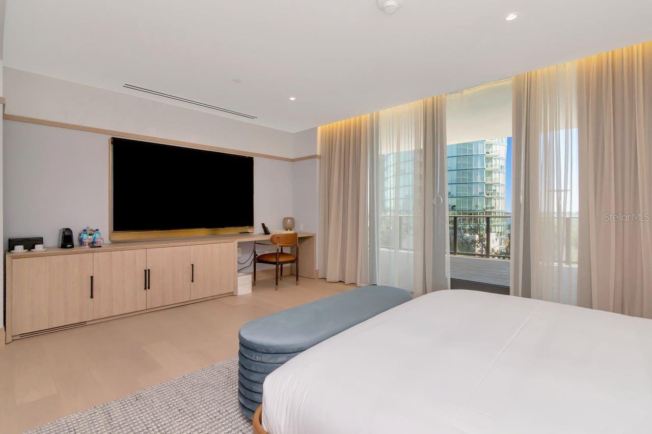 RITZ CARLTON RESIDENCES TOWER II - Residential