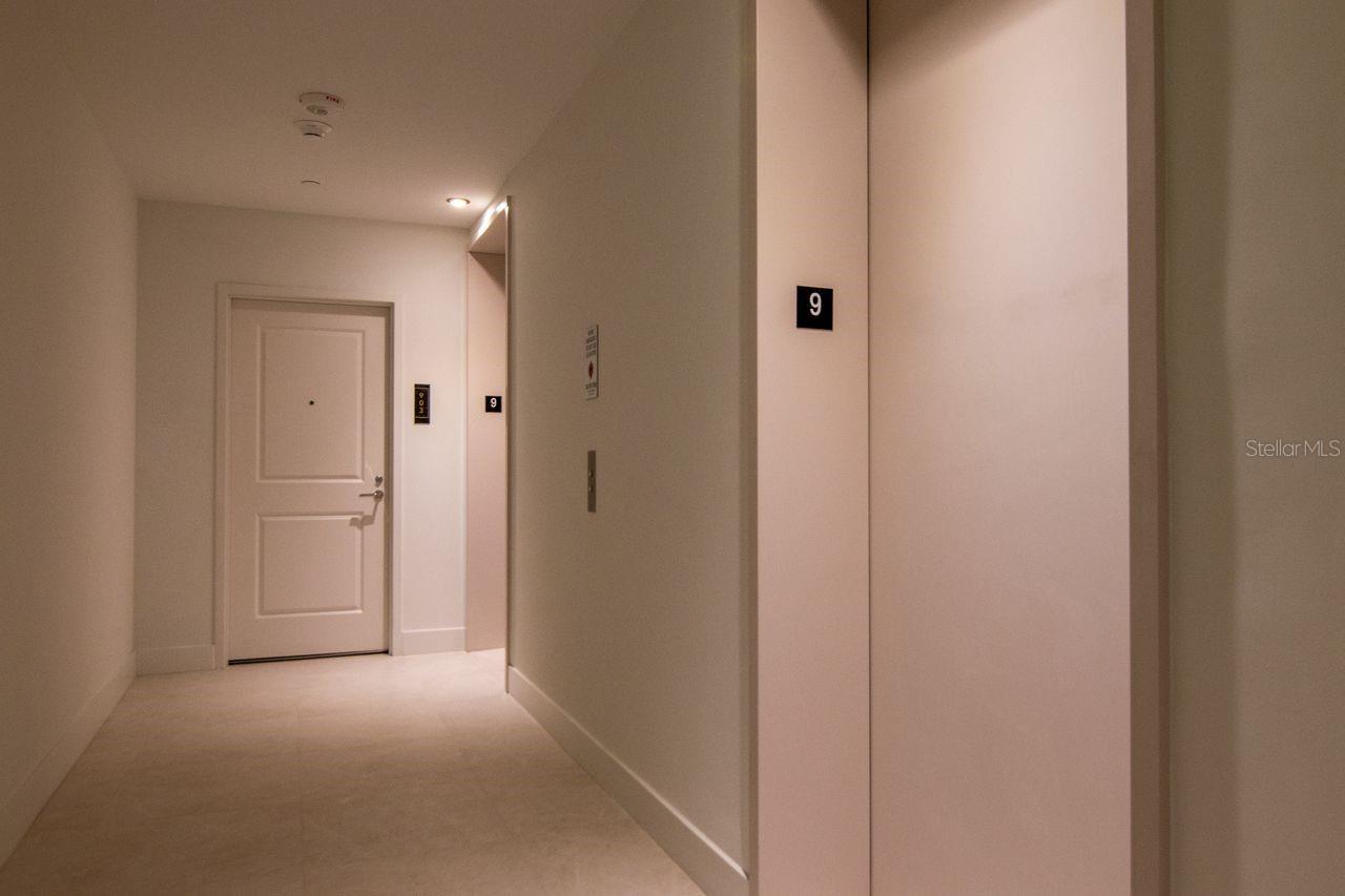 RITZ CARLTON RESIDENCES TOWER II - Residential