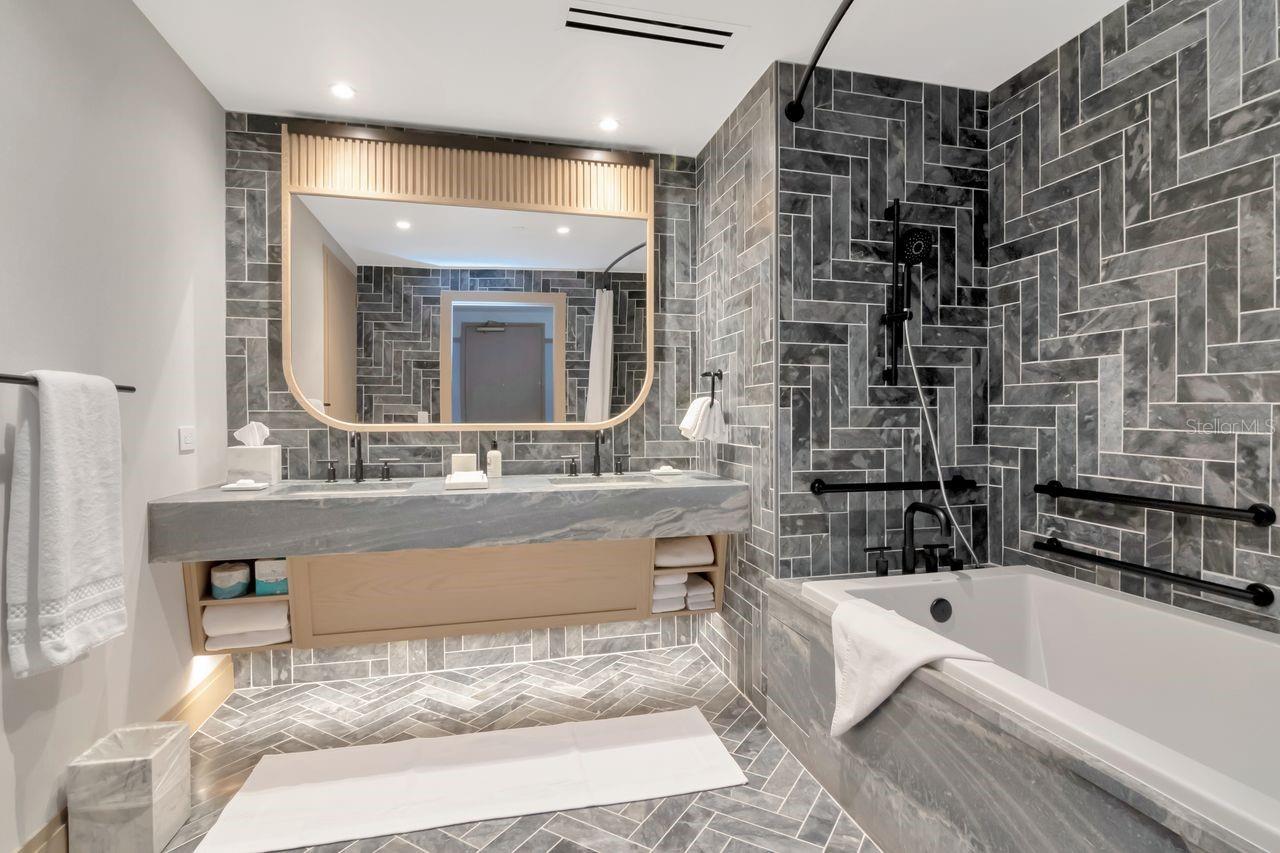 RITZ CARLTON RESIDENCES TOWER II - Residential