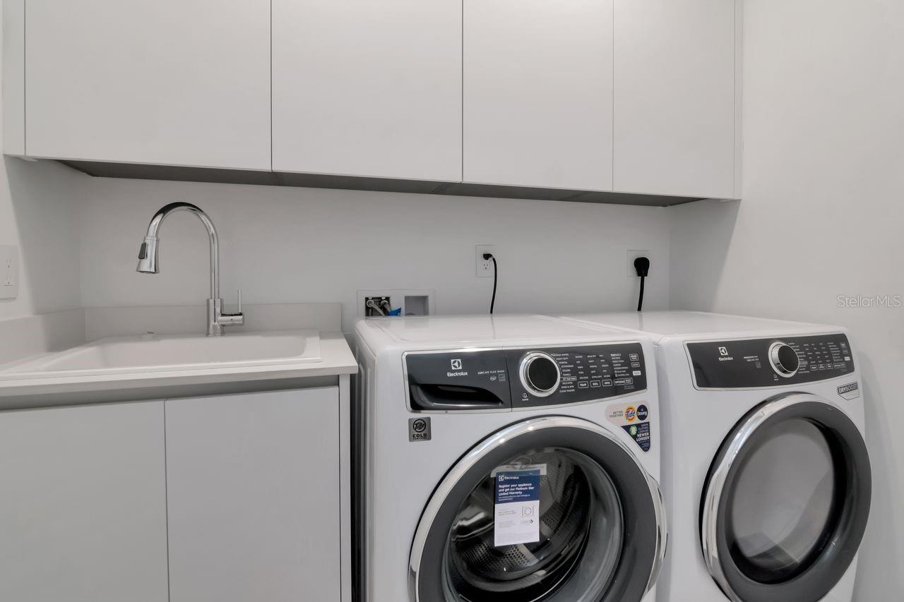 RITZ CARLTON RESIDENCES TOWER II - Residential