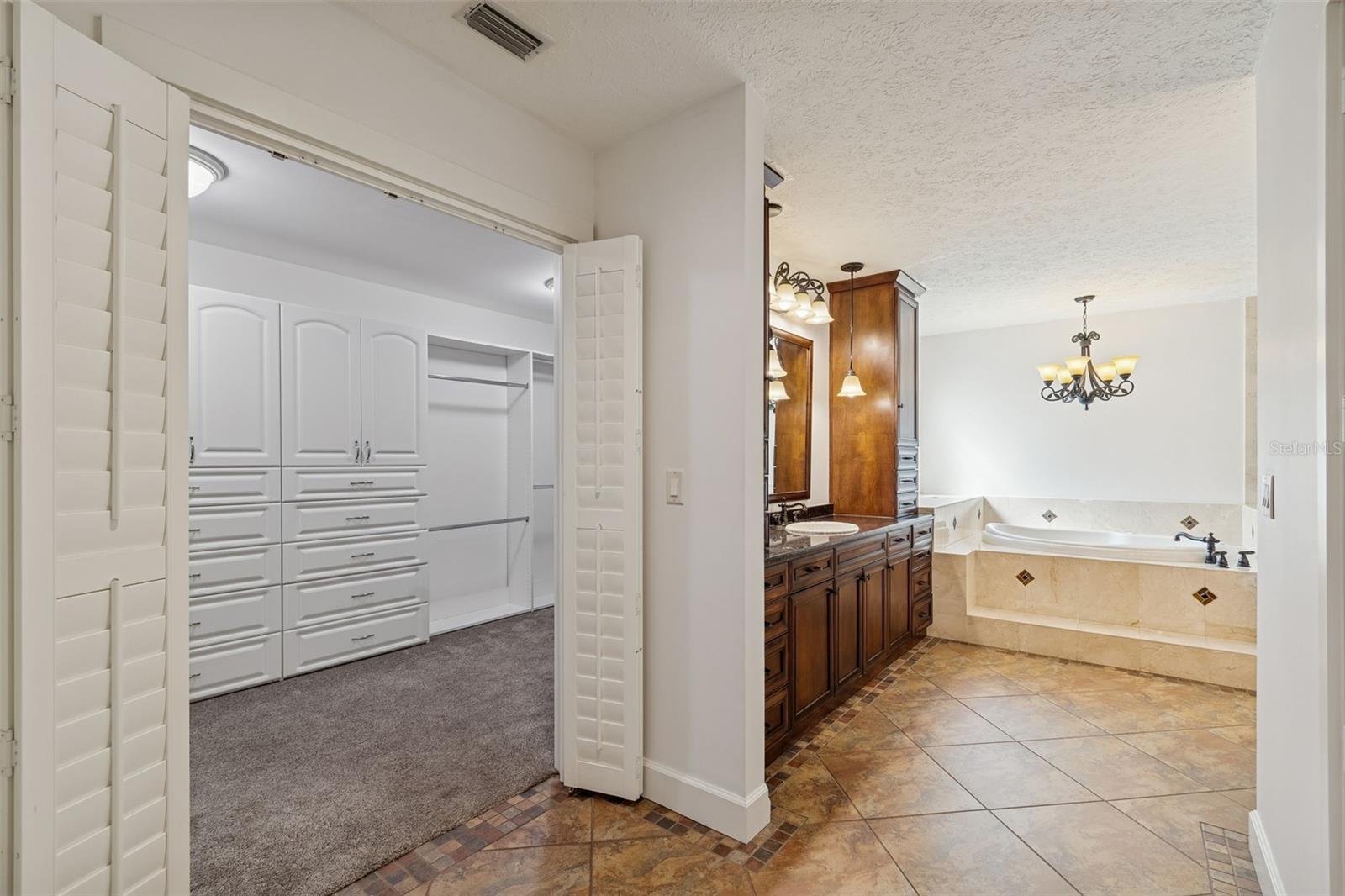 CRENSHAW LAKES - Residential