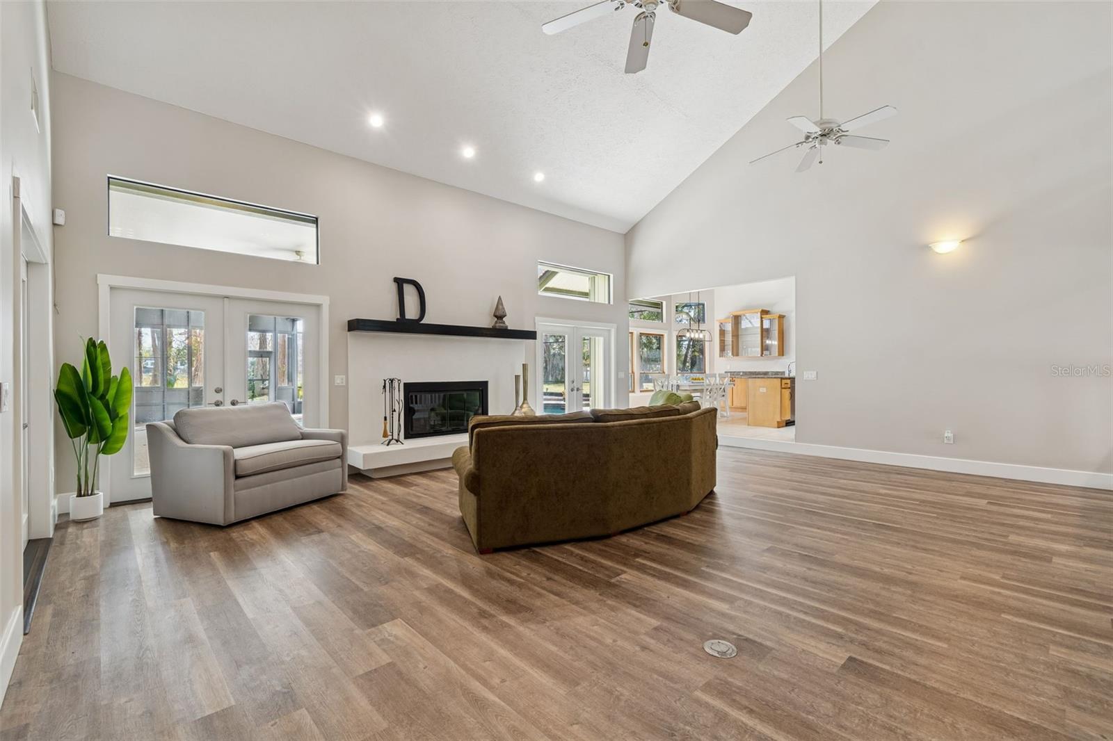 CRENSHAW LAKES - Residential