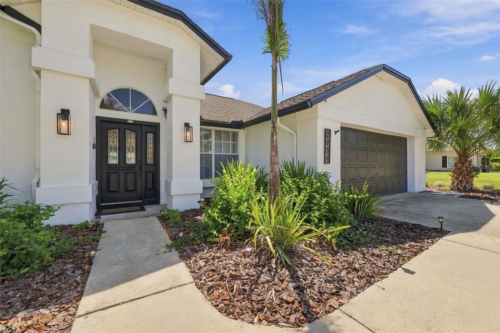 Photo of 2722 Buckhorn Oaks Dr, Valrico, FL 33594 (MLS # TB8549570)