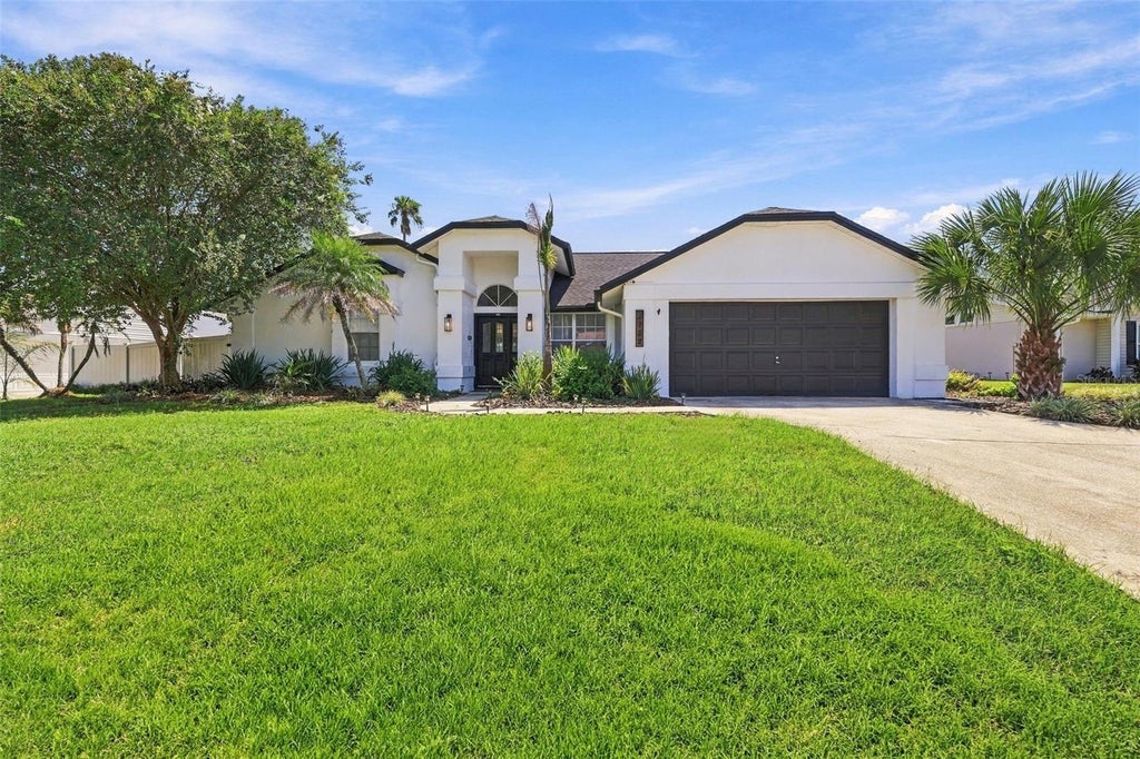 Photo of 2722 Buckhorn Oaks Dr, Valrico, FL 33594 (MLS # TB8549570)