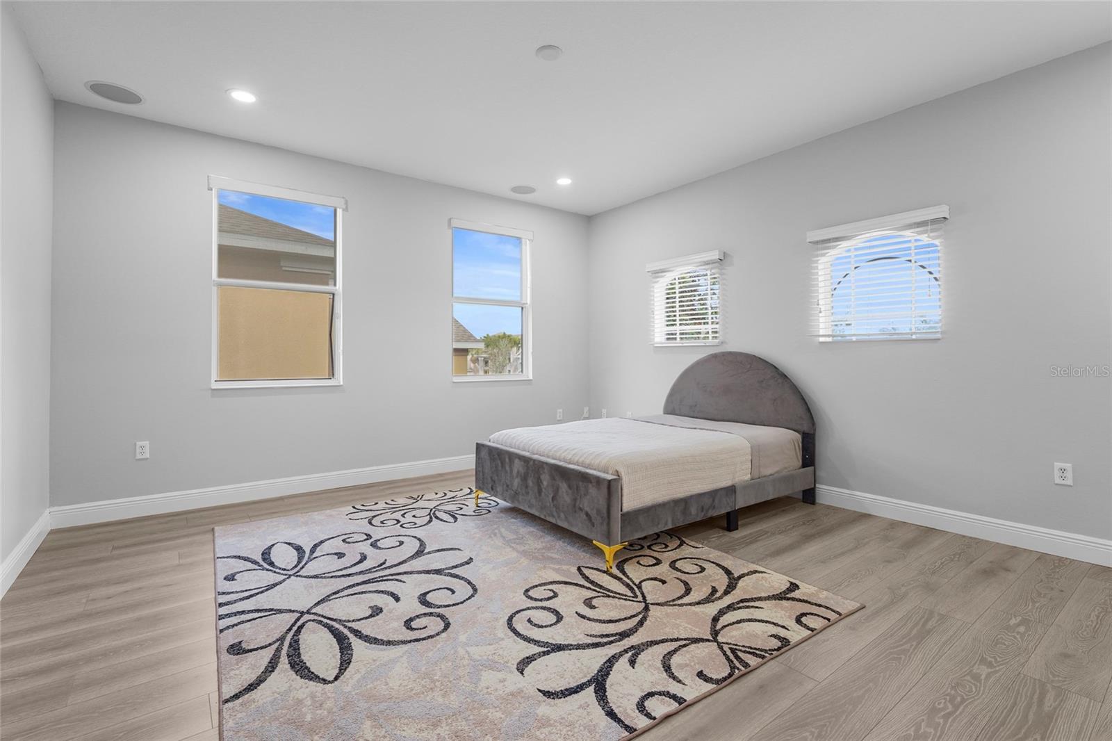 PALMA SOLA TRACE - Residential