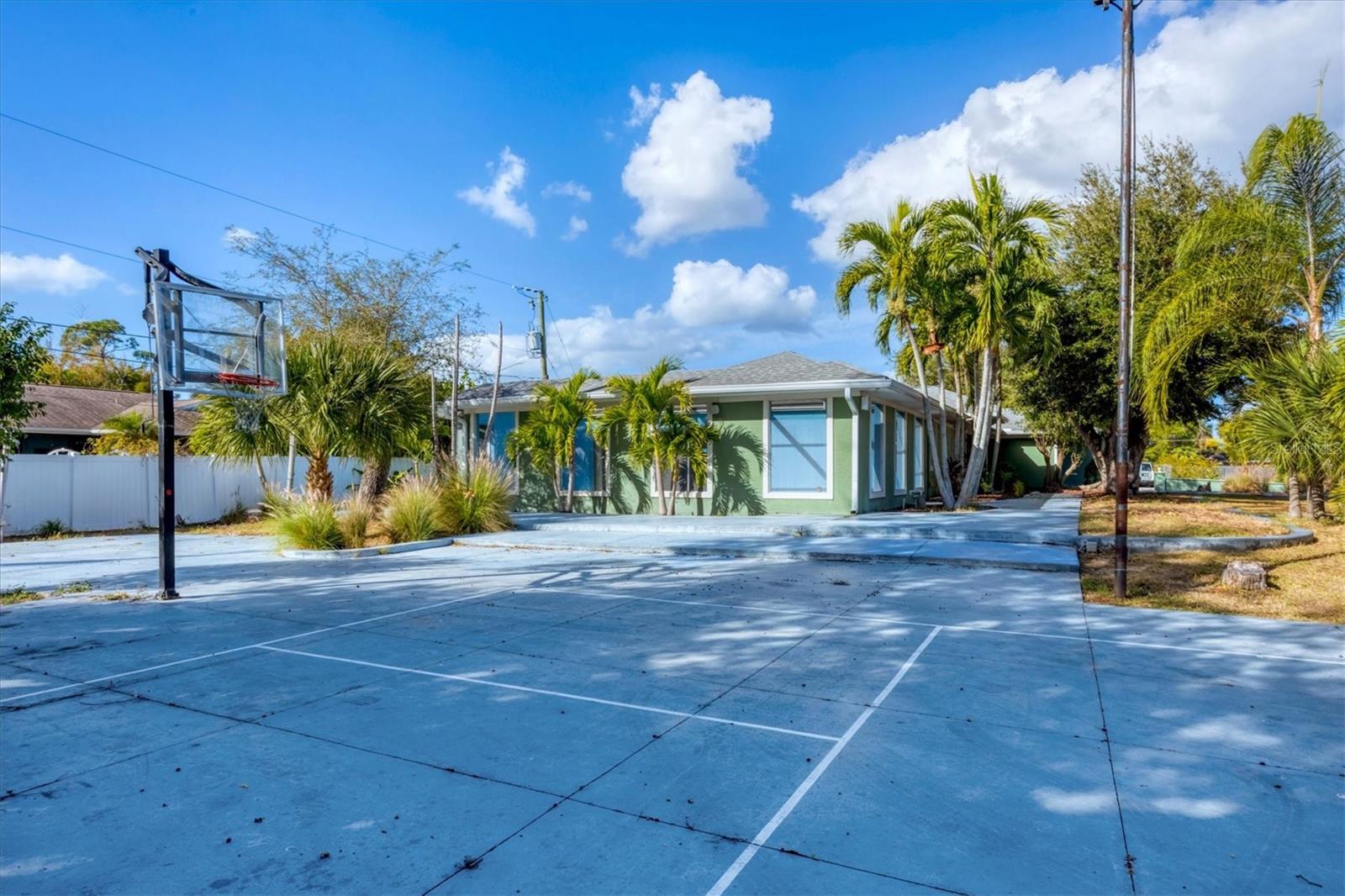 SOUTH VENICE - Residential