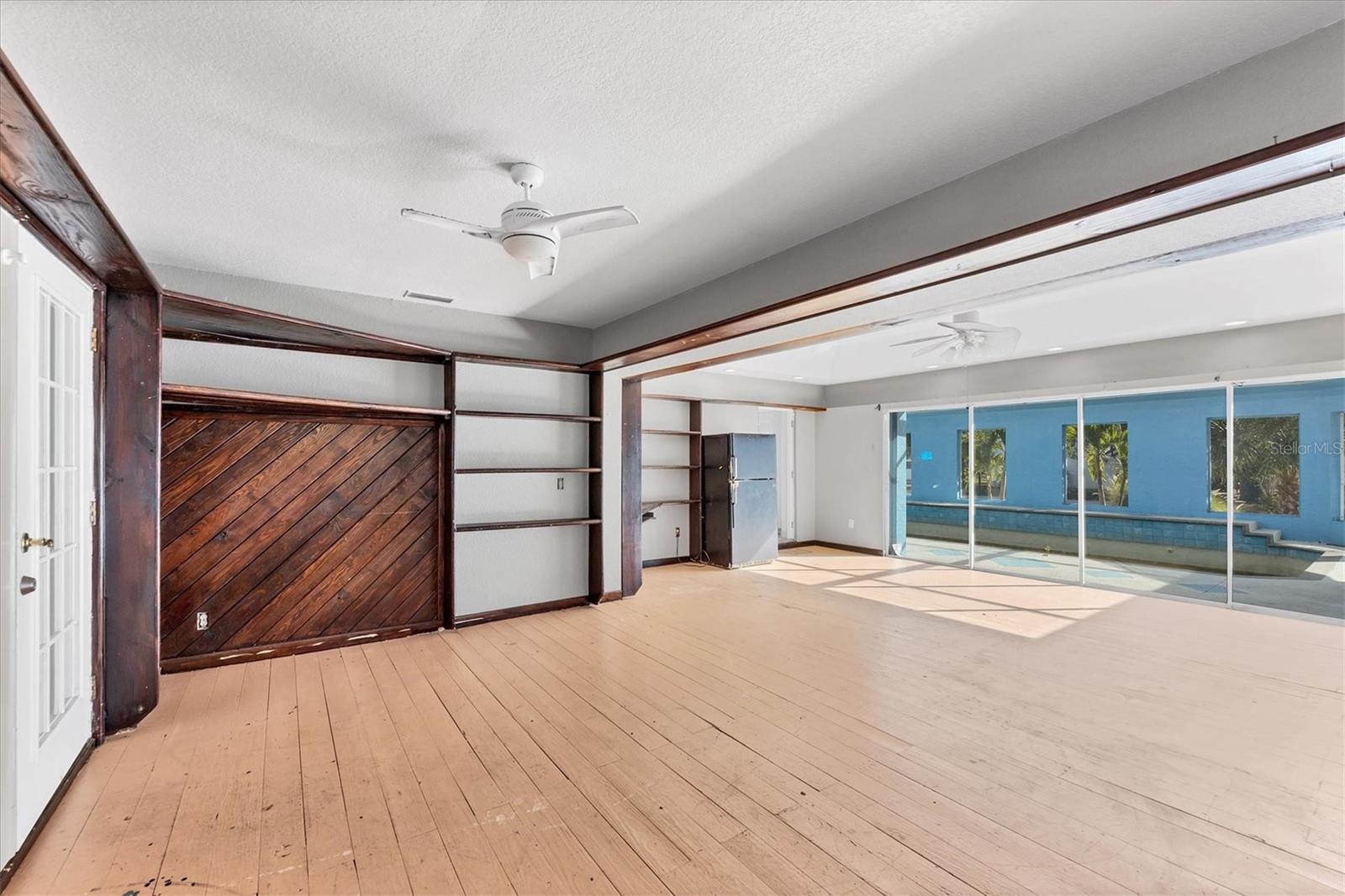 SOUTH VENICE - Residential