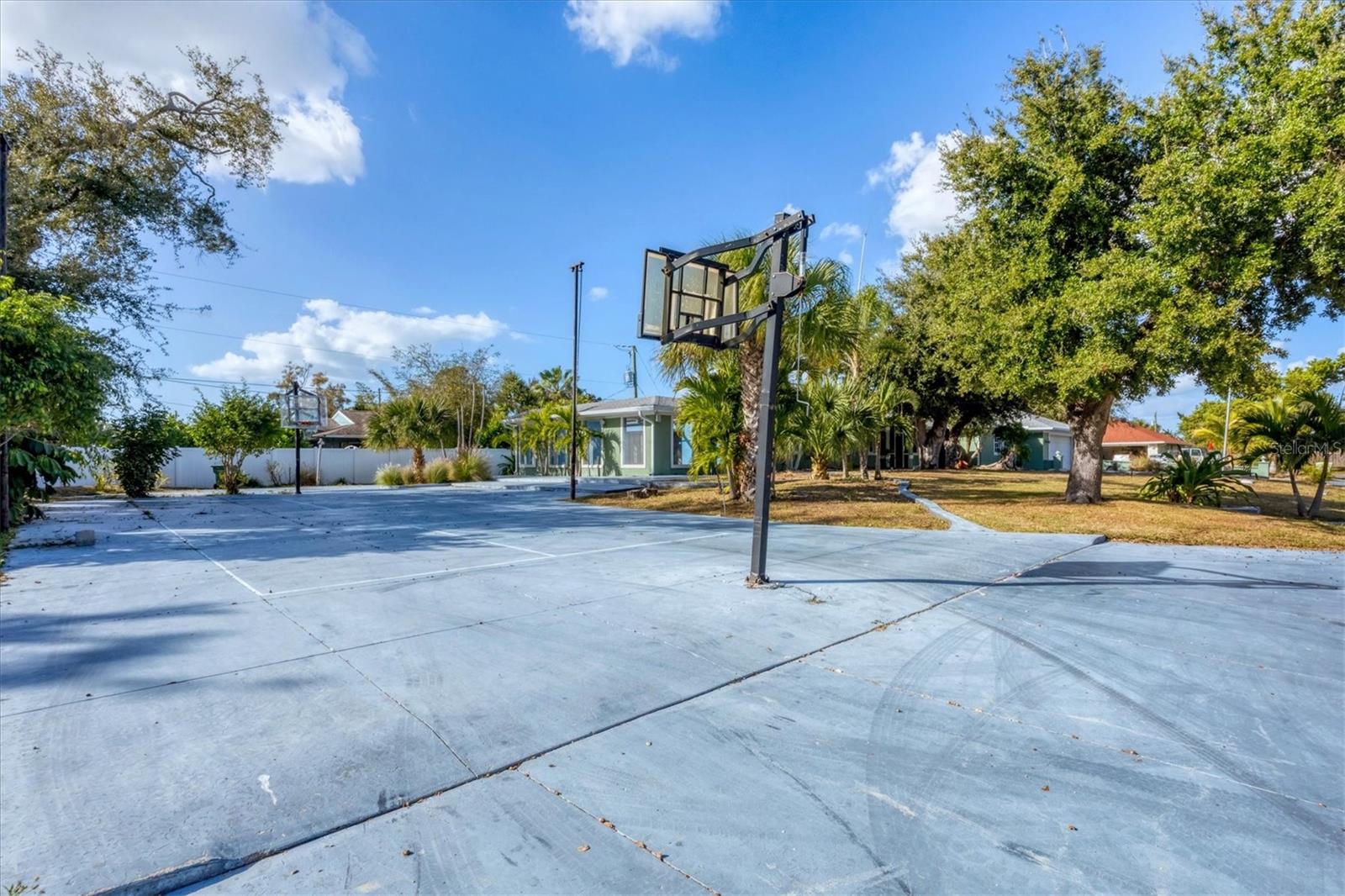 SOUTH VENICE - Residential