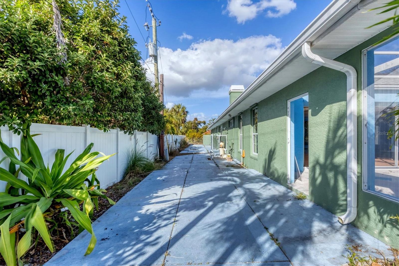 SOUTH VENICE - Residential