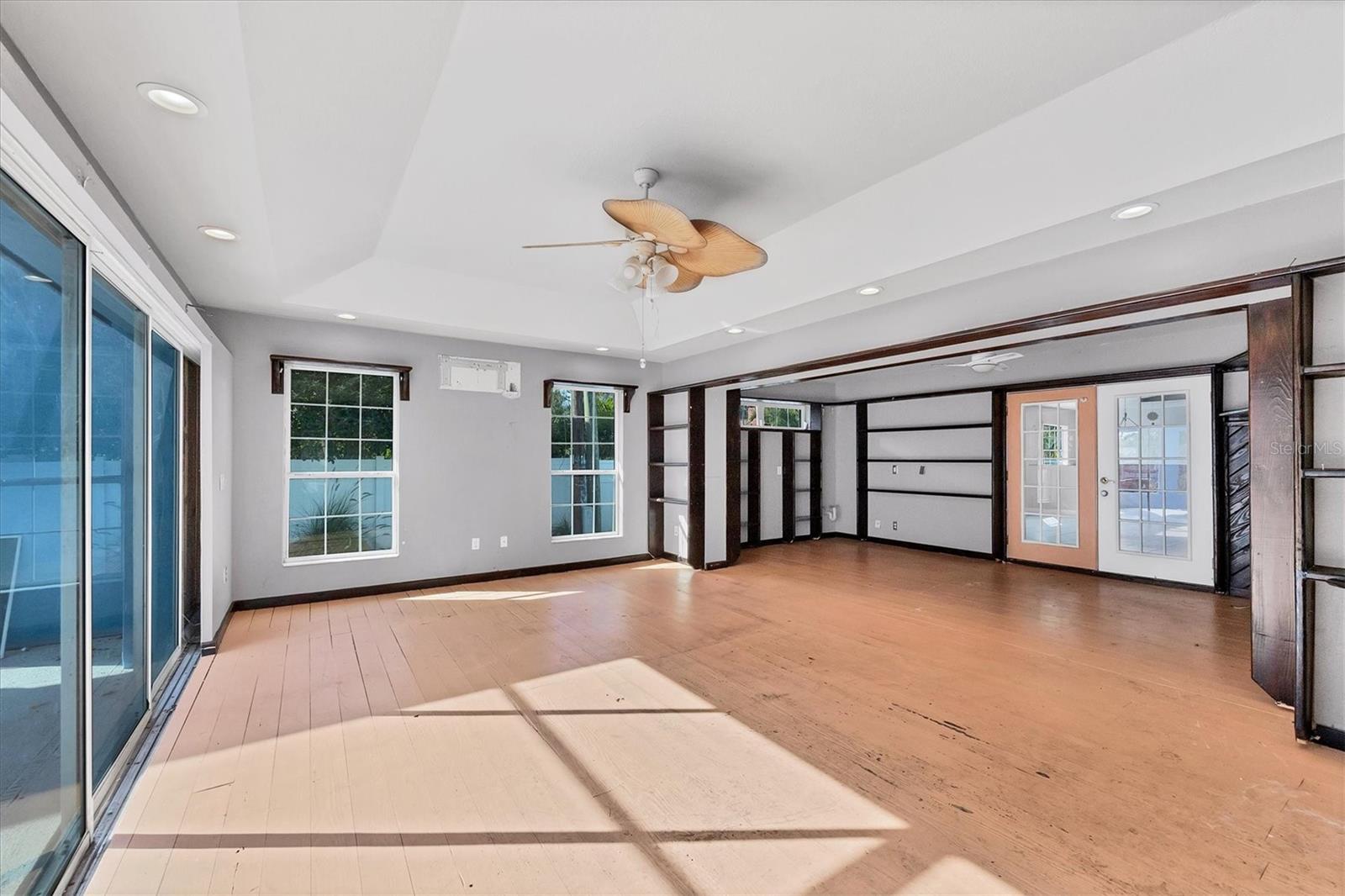 SOUTH VENICE - Residential