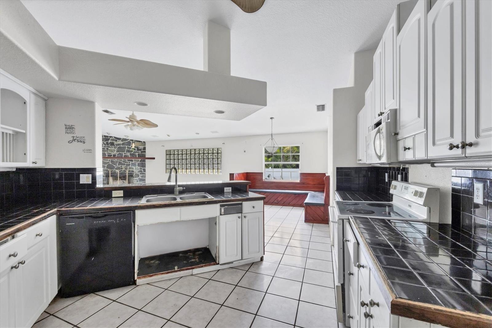 SOUTH VENICE - Residential