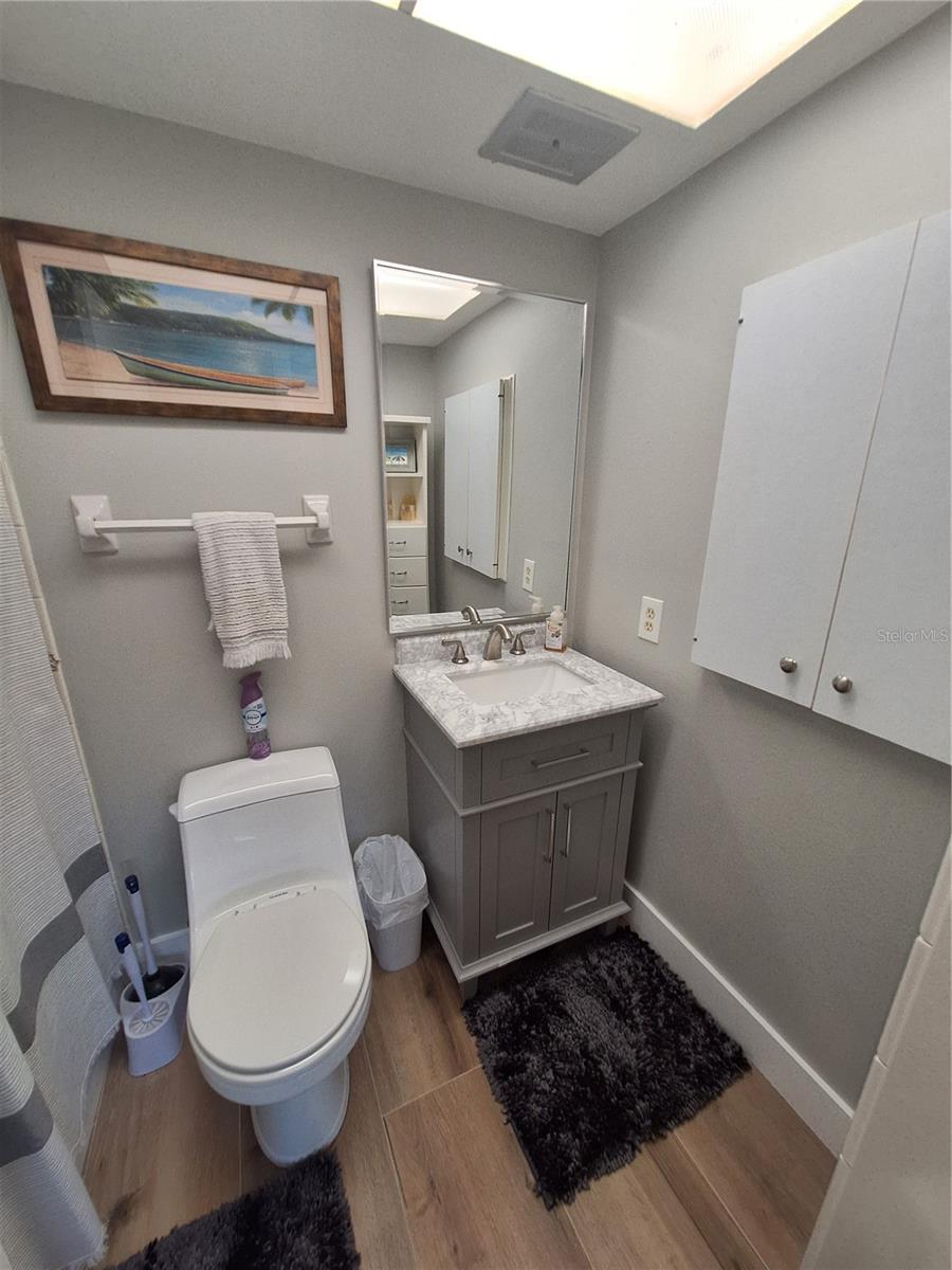 HOLIDAY APTS - Residential Lease
