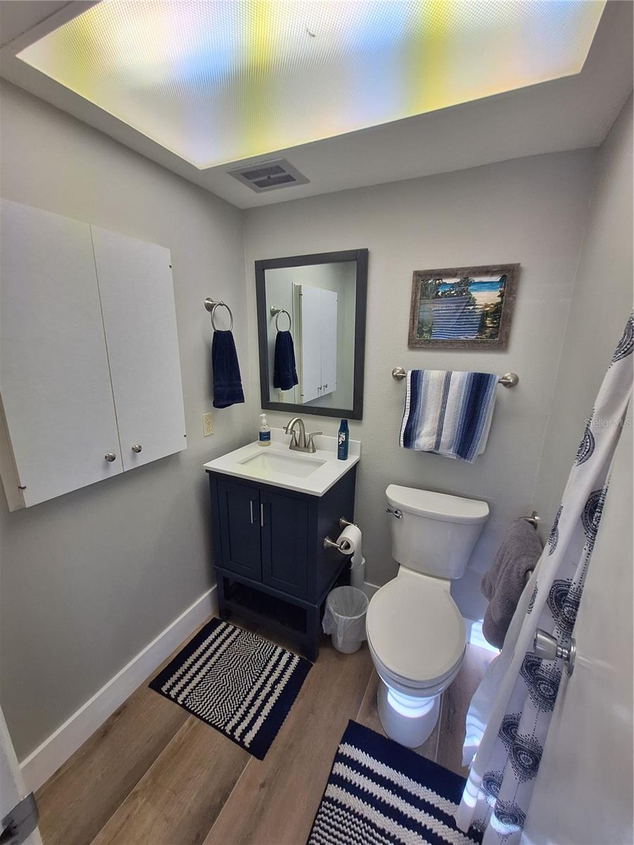 HOLIDAY APTS - Residential Lease