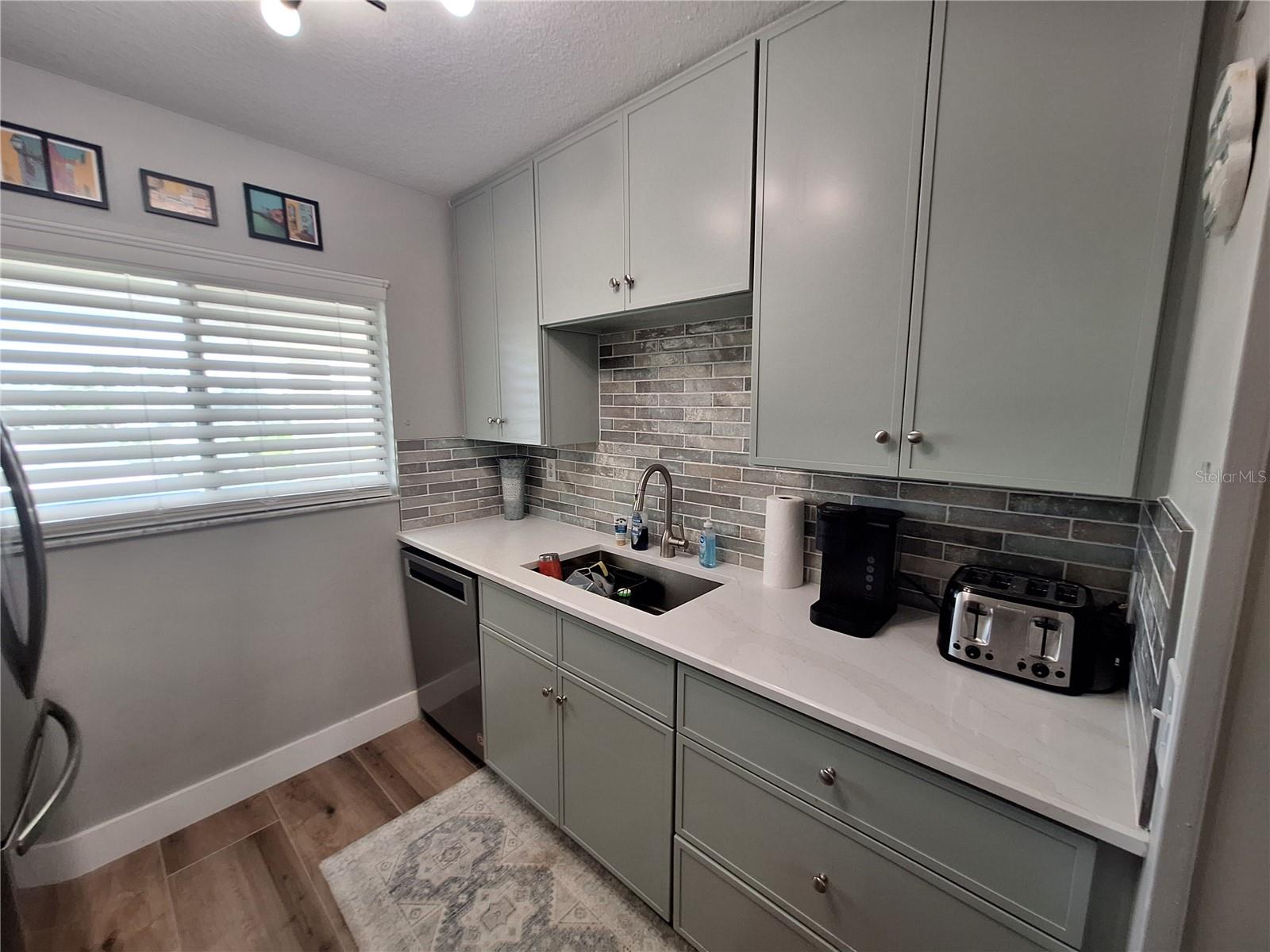 HOLIDAY APTS - Residential Lease