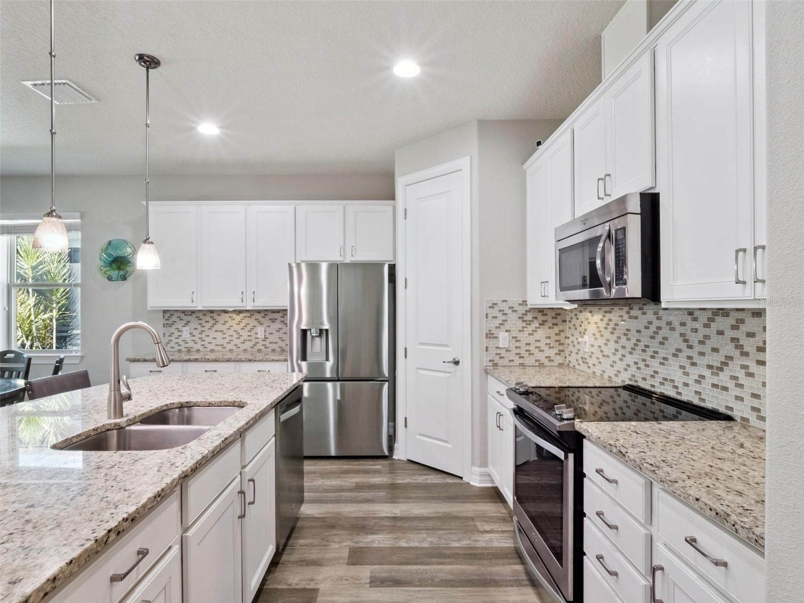 LAKEVIEW POINTE/HORIZON WEST - Residential