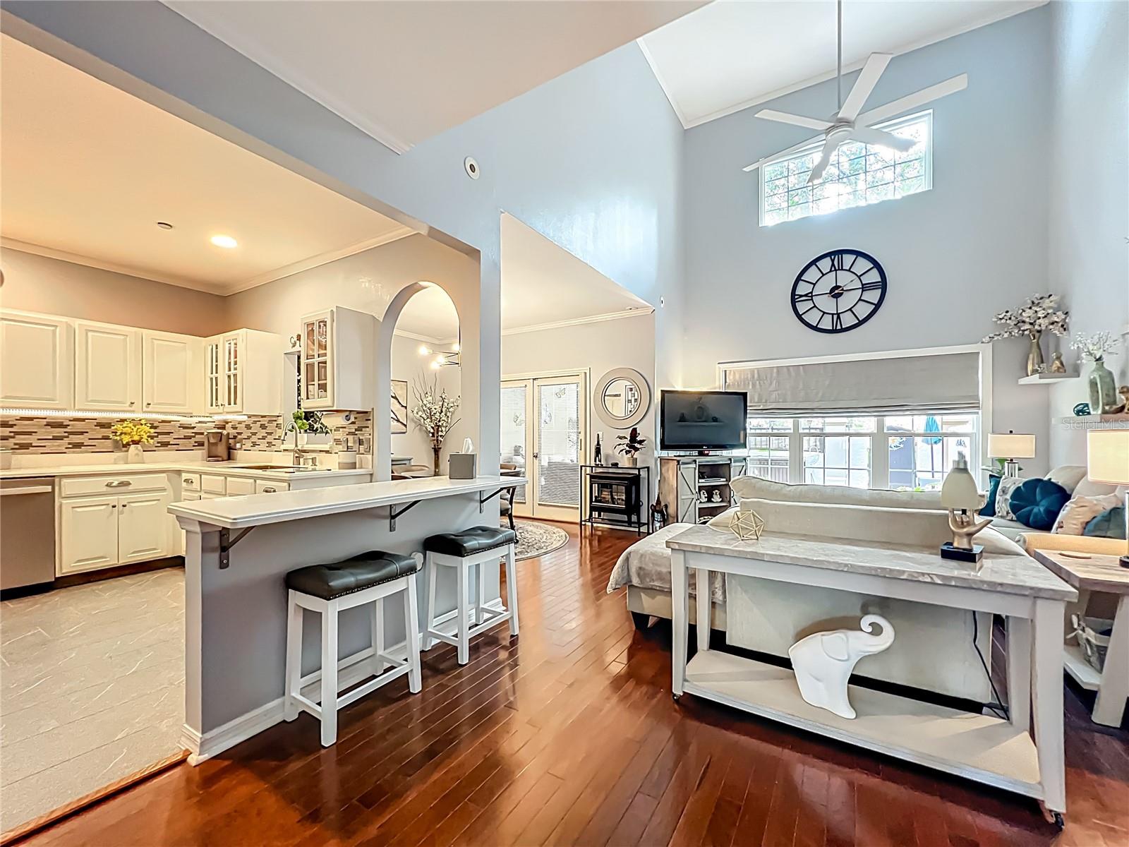 1120 AVENIDA DE LAS CASAS