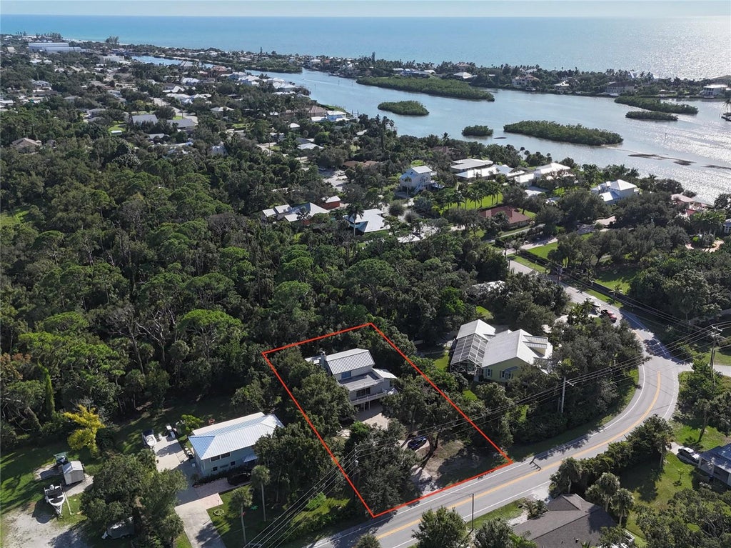 Photo of 603 Laurel Road W, Nokomis, FL 34275 (MLS # A4708325)