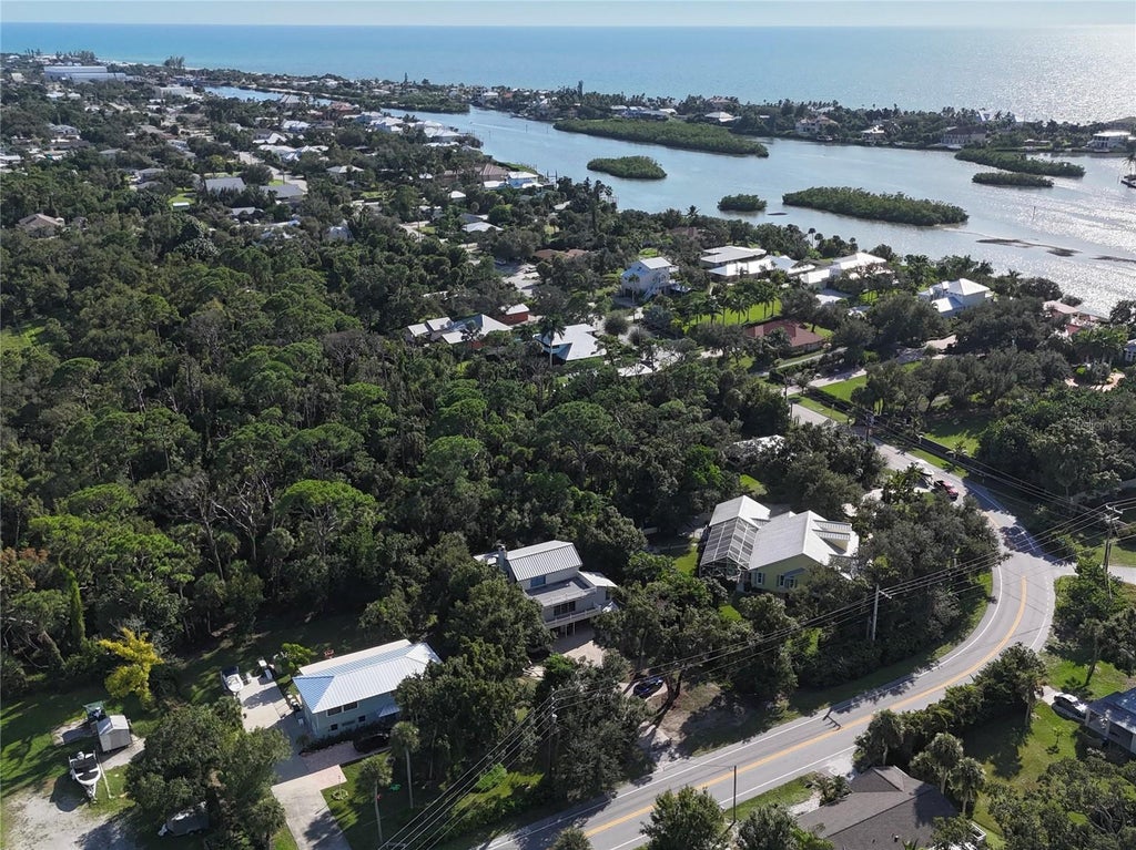 Photo of 603 Laurel Road W, Nokomis, FL 34275 (MLS # A4708325)