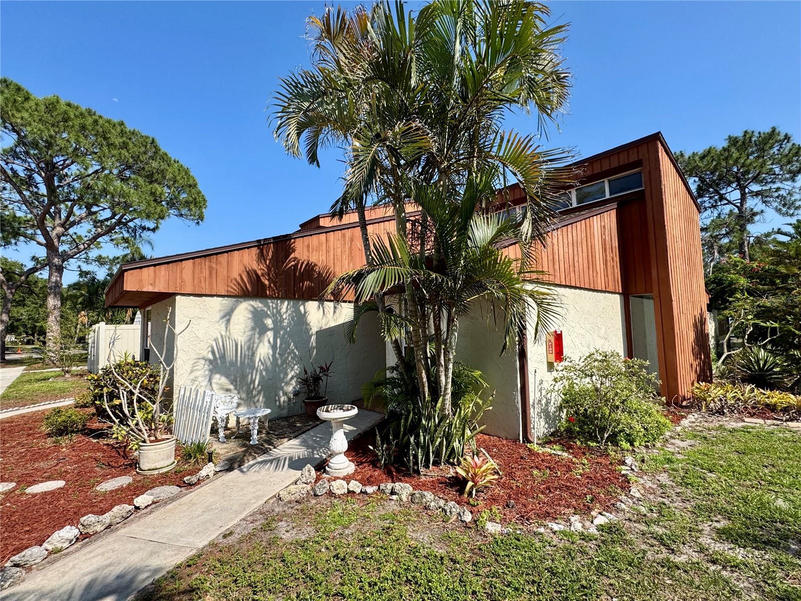 2058 SUNSET POINT ROAD 11