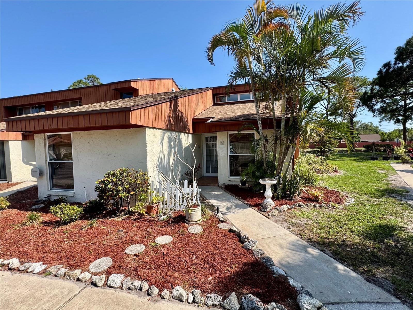 2058 SUNSET POINT ROAD 11