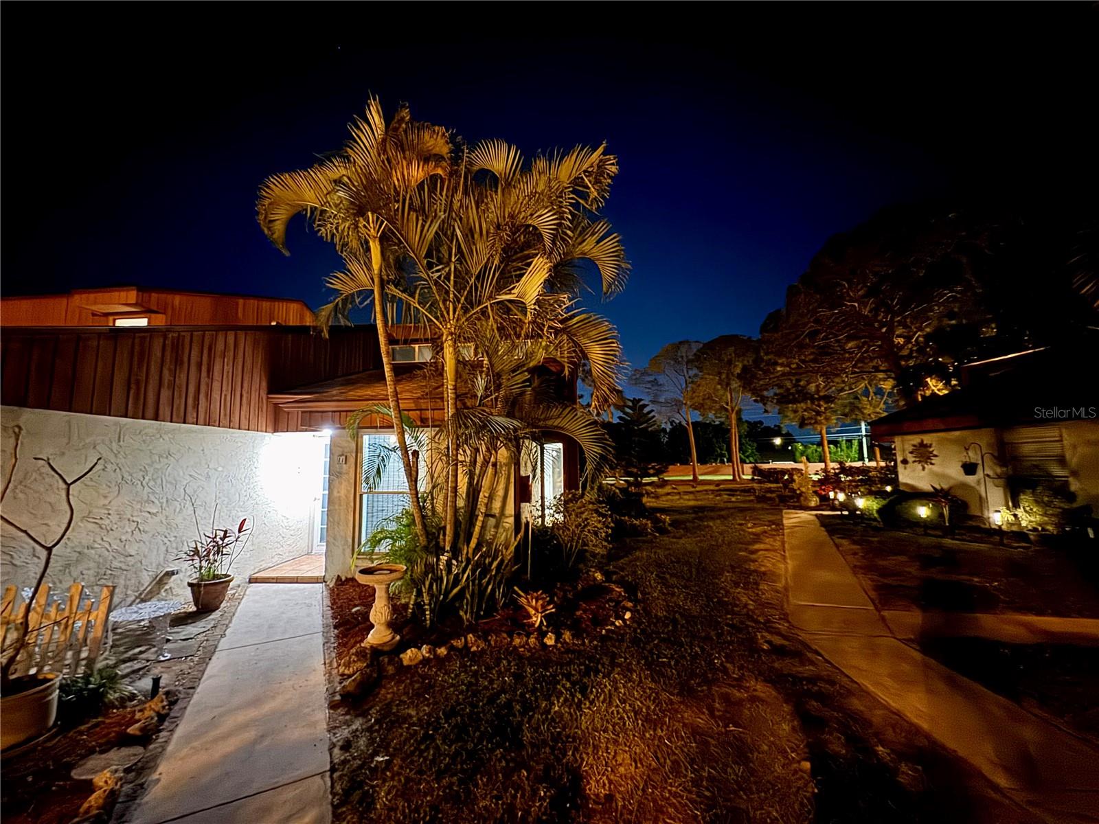 2058 SUNSET POINT ROAD 11