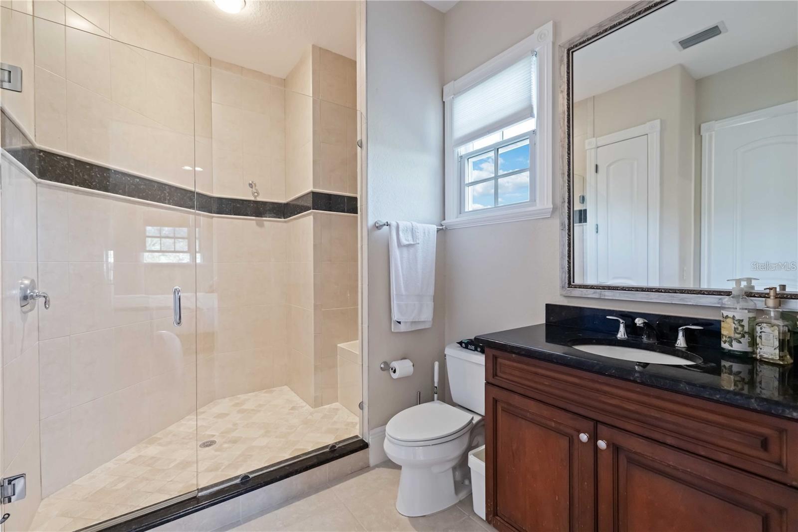 FOUNDERS CLUB - Residential