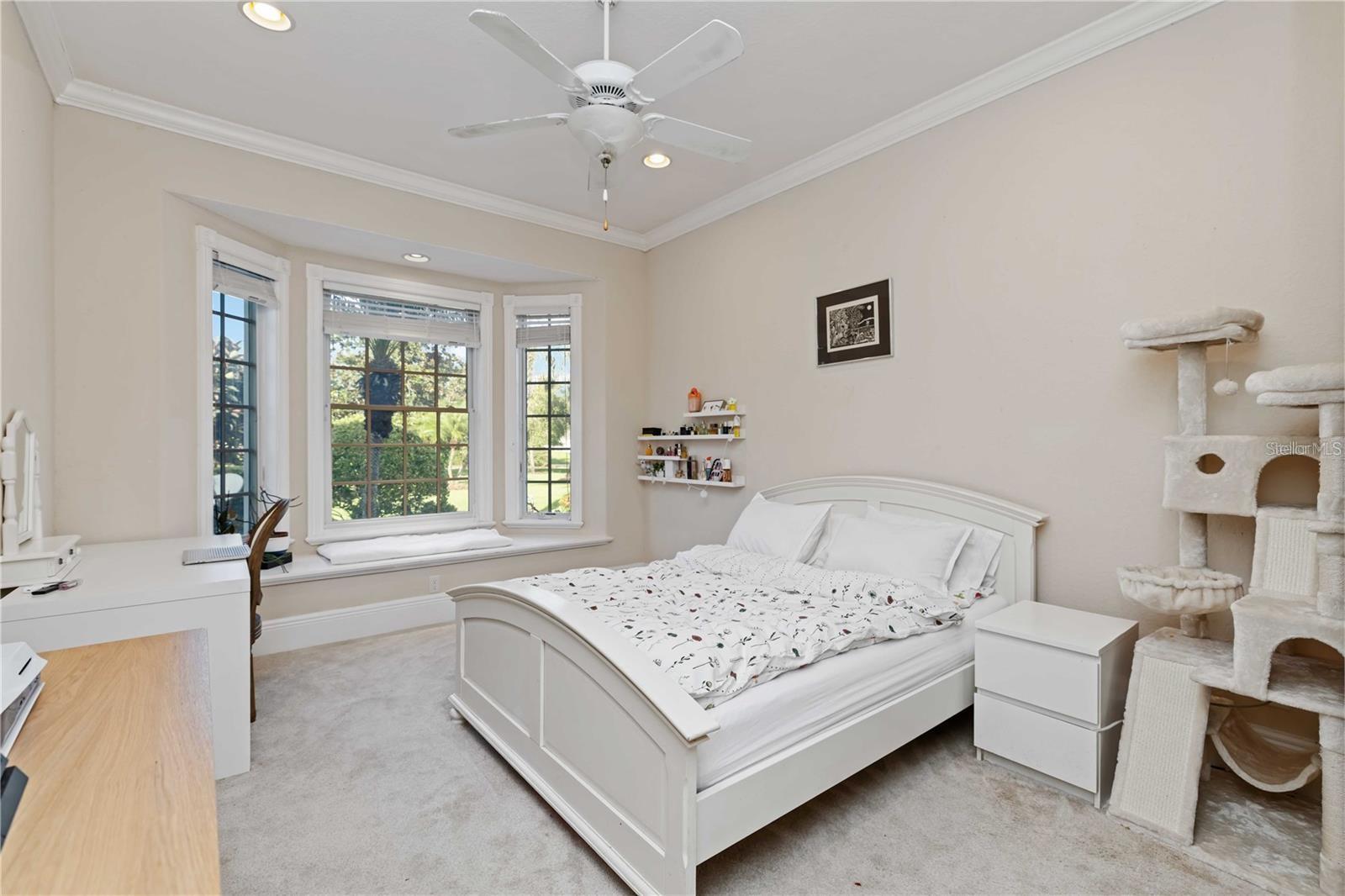 FOUNDERS CLUB - Residential