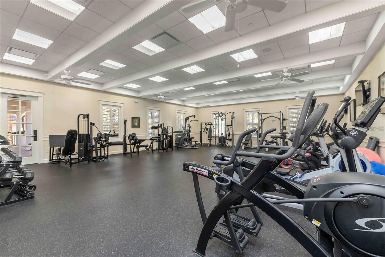 FOUNDERS CLUB - Residential