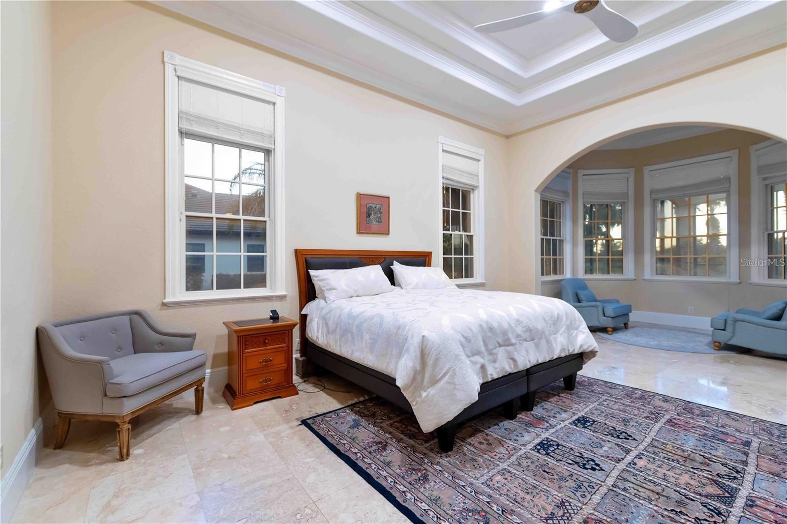 FOUNDERS CLUB - Residential