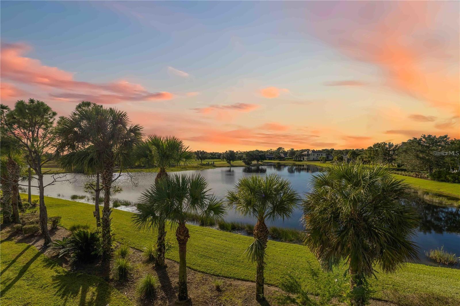 FOUNDERS CLUB - Residential