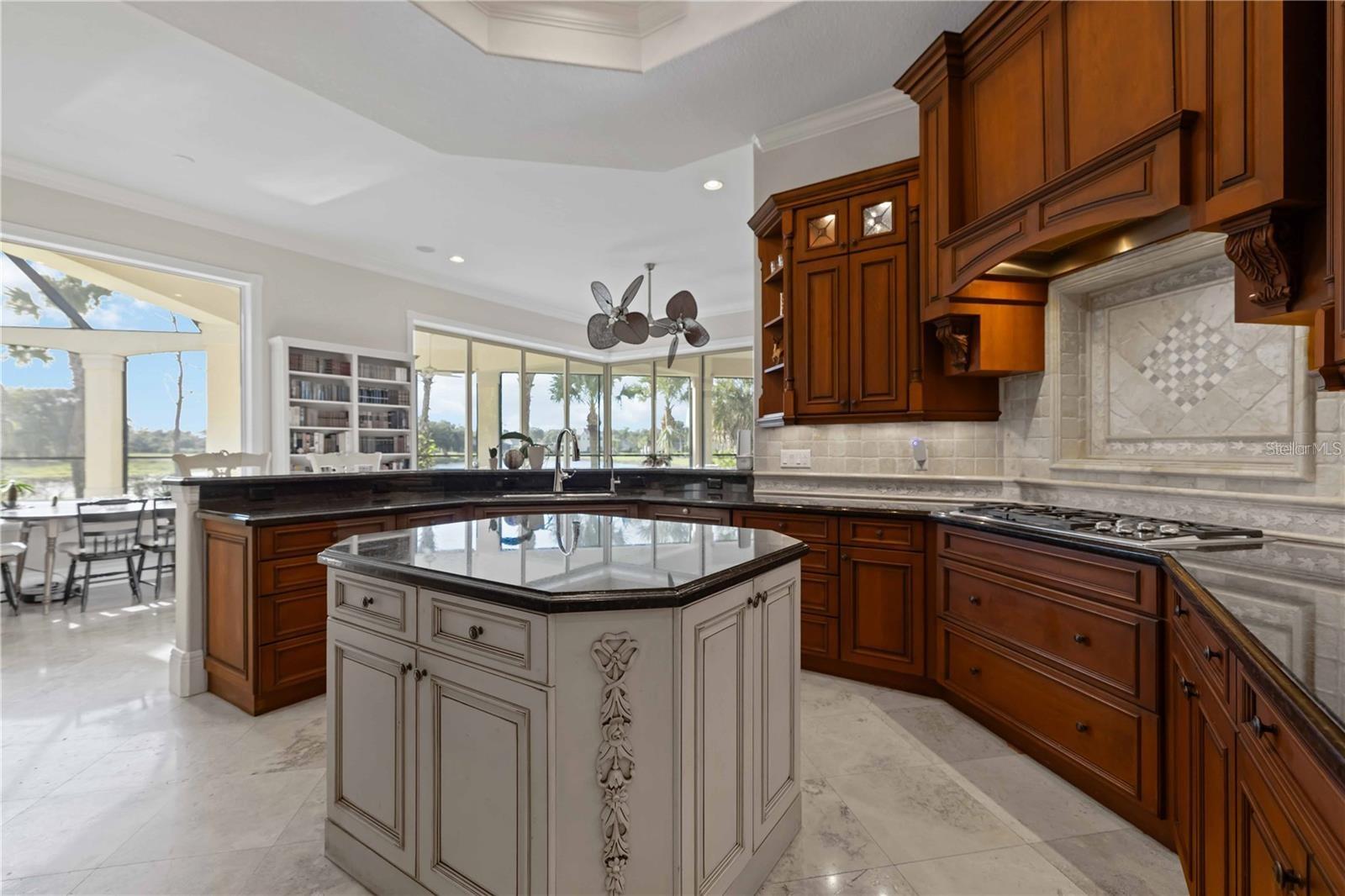 FOUNDERS CLUB - Residential