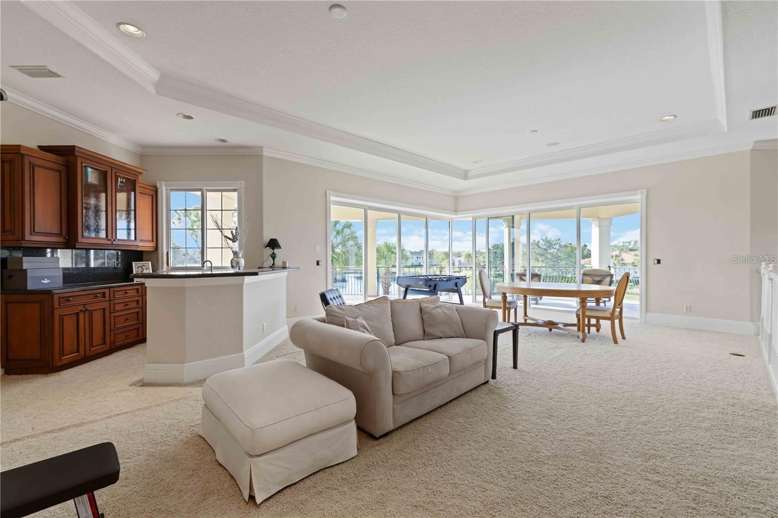 FOUNDERS CLUB - Residential