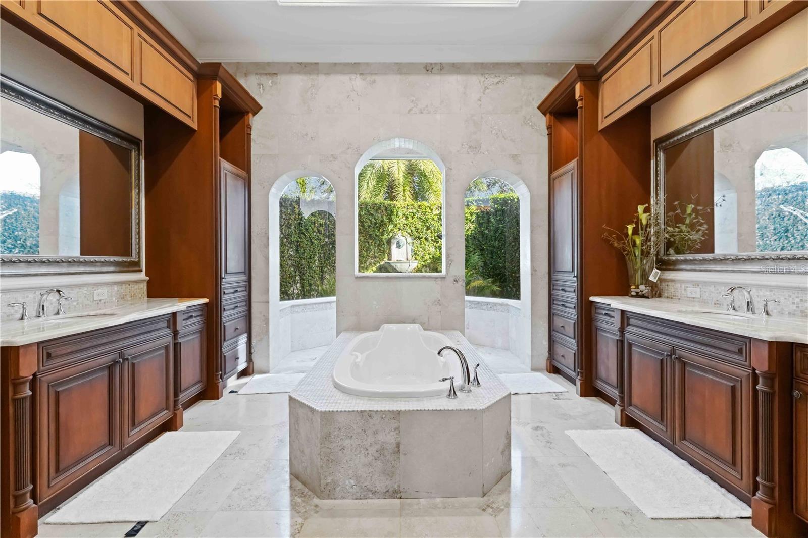 FOUNDERS CLUB - Residential