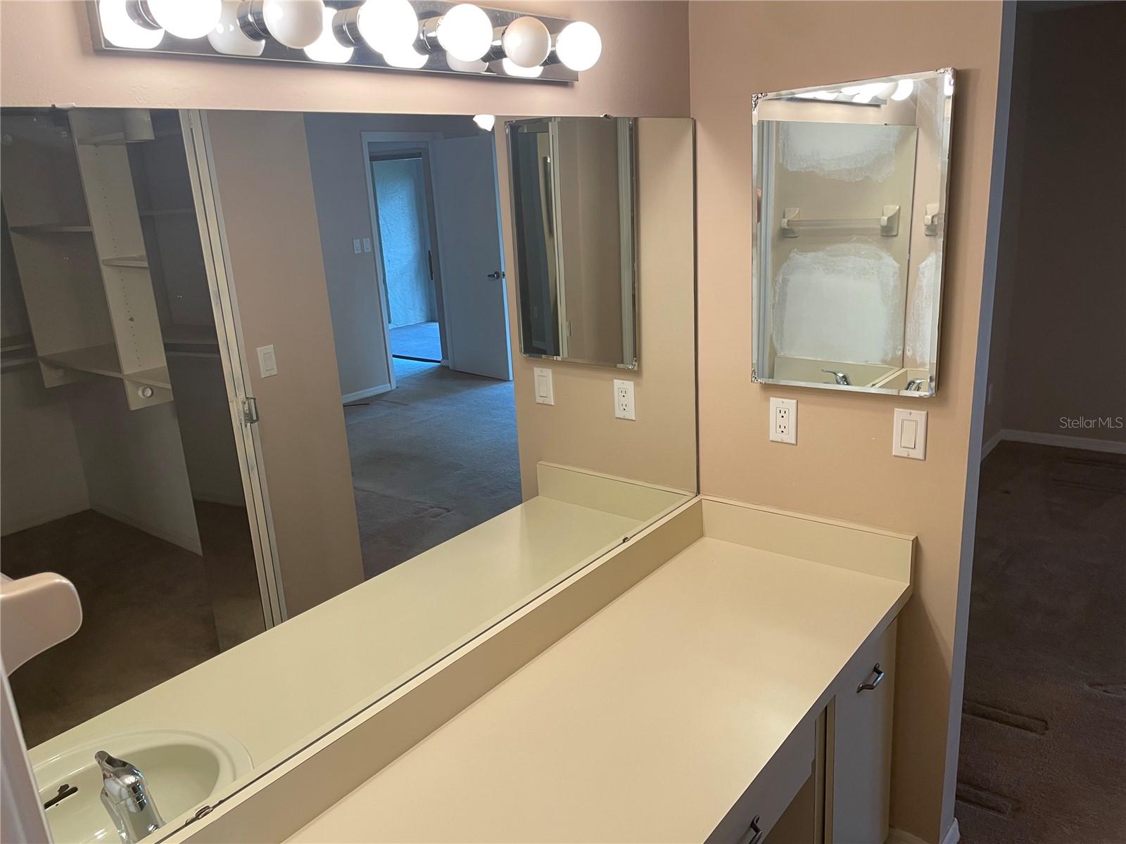 KENSINGTON PARK CONDO - Residential