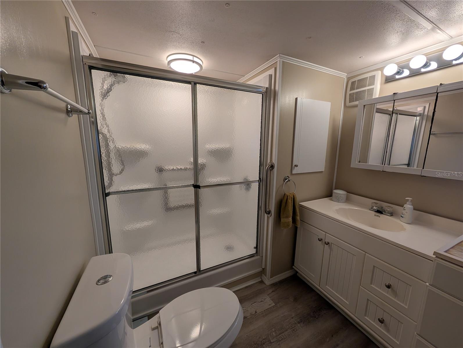 SIXTH AVENUE MOBILE HOME PARK - Residential Lease