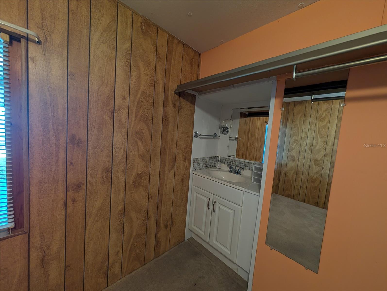 SIXTH AVENUE MOBILE HOME PARK - Residential Lease