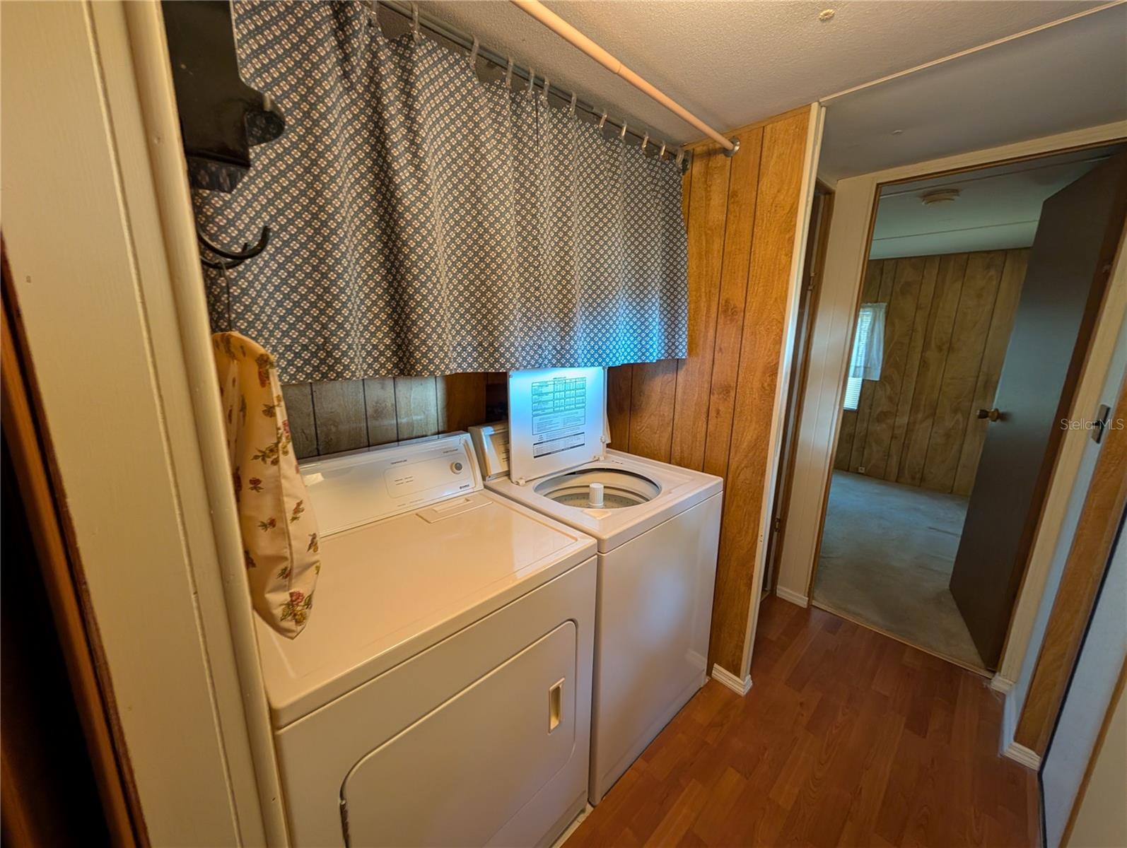 SIXTH AVENUE MOBILE HOME PARK - Residential Lease