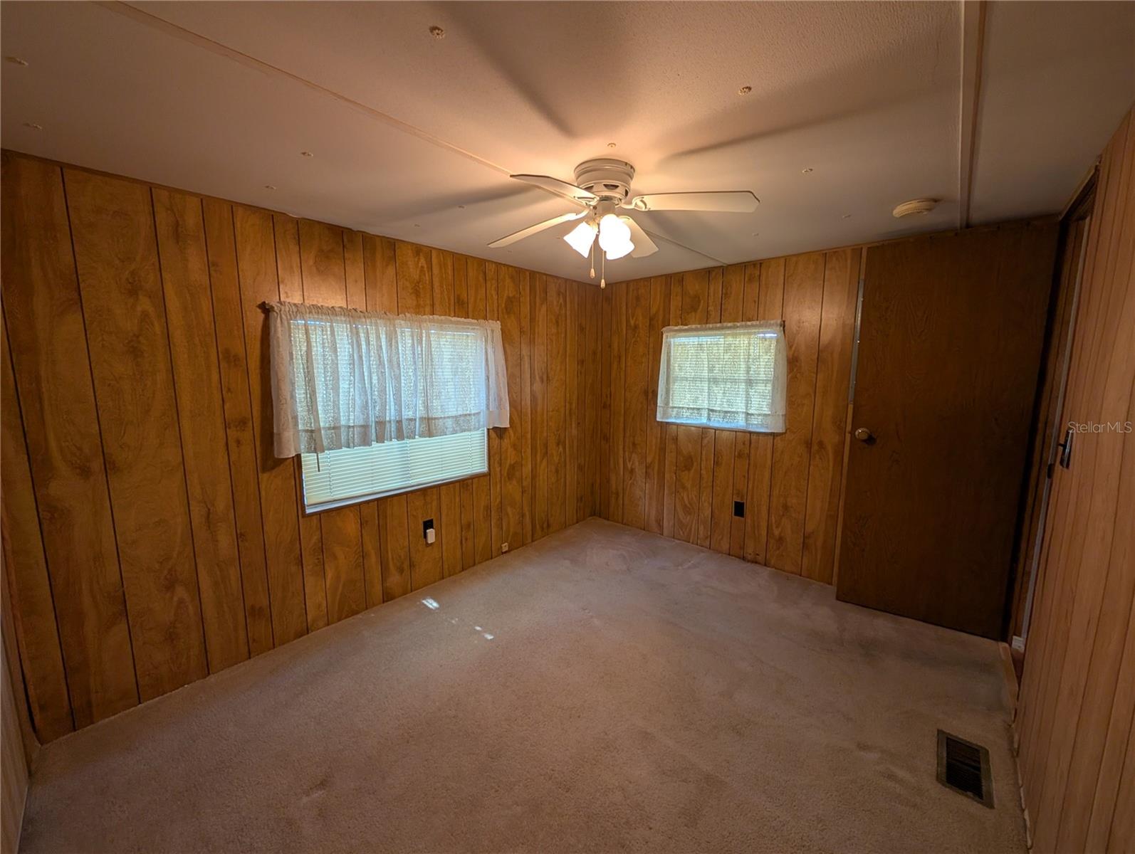 SIXTH AVENUE MOBILE HOME PARK - Residential Lease