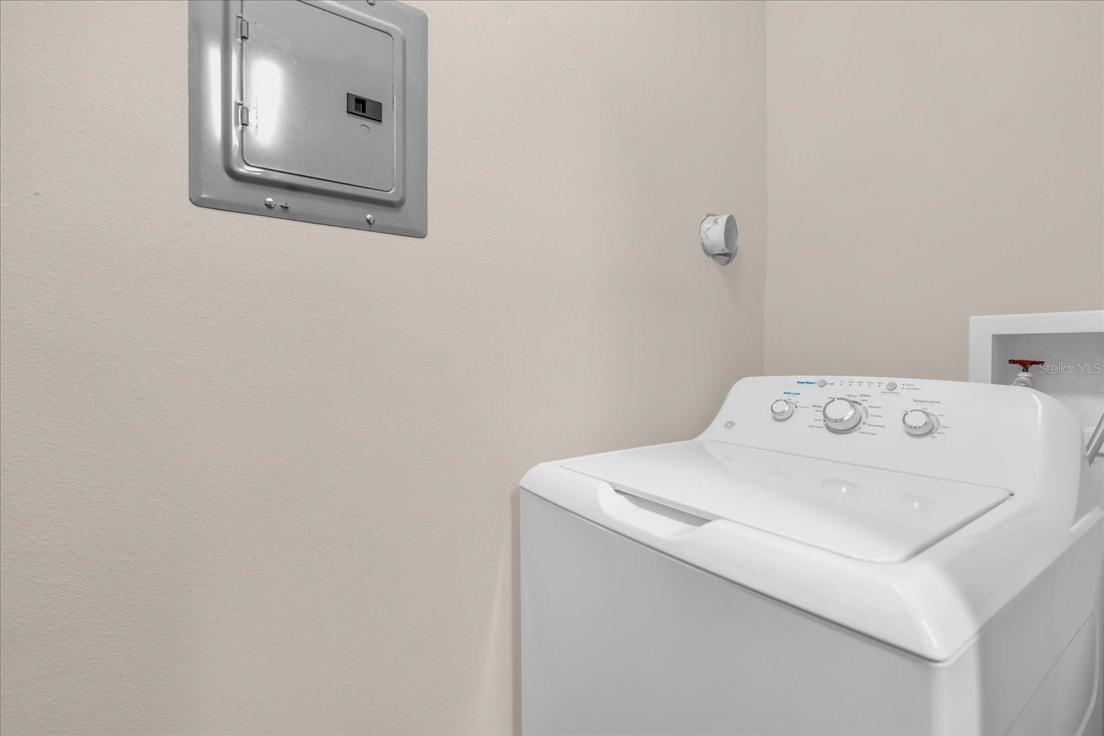 SUNSET LAKE - Residential